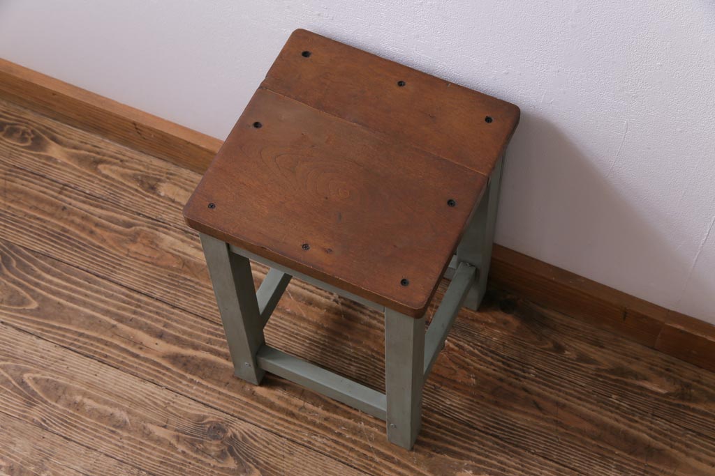 ペイント家具　ペイントカラーと板座の組み合わせが愛らしい角スツール(学校スツール、花台)(1)