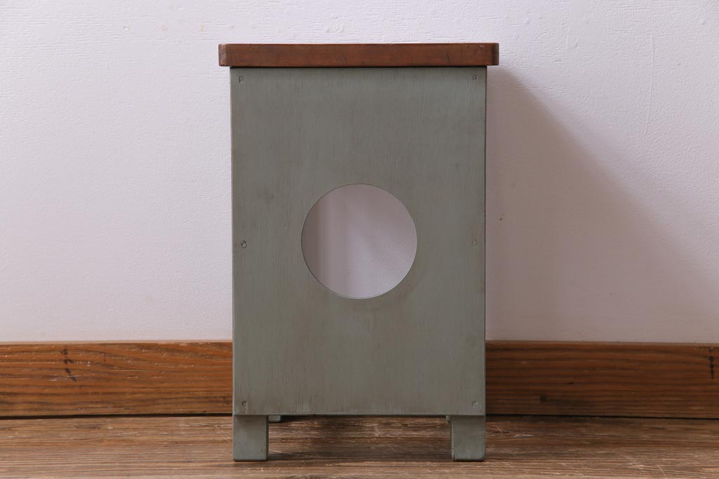 ペイント家具　ペイントカラーと板座の組み合わせが愛らしい角スツール(学校スツール、花台)(1)