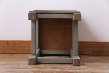 ペイント家具　ペイントカラーと板座の組み合わせが愛らしい角スツール(学校スツール、花台)(1)