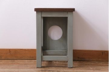 ペイント家具　ペイントカラーと板座の組み合わせが愛らしい角スツール(学校スツール、花台)(2)