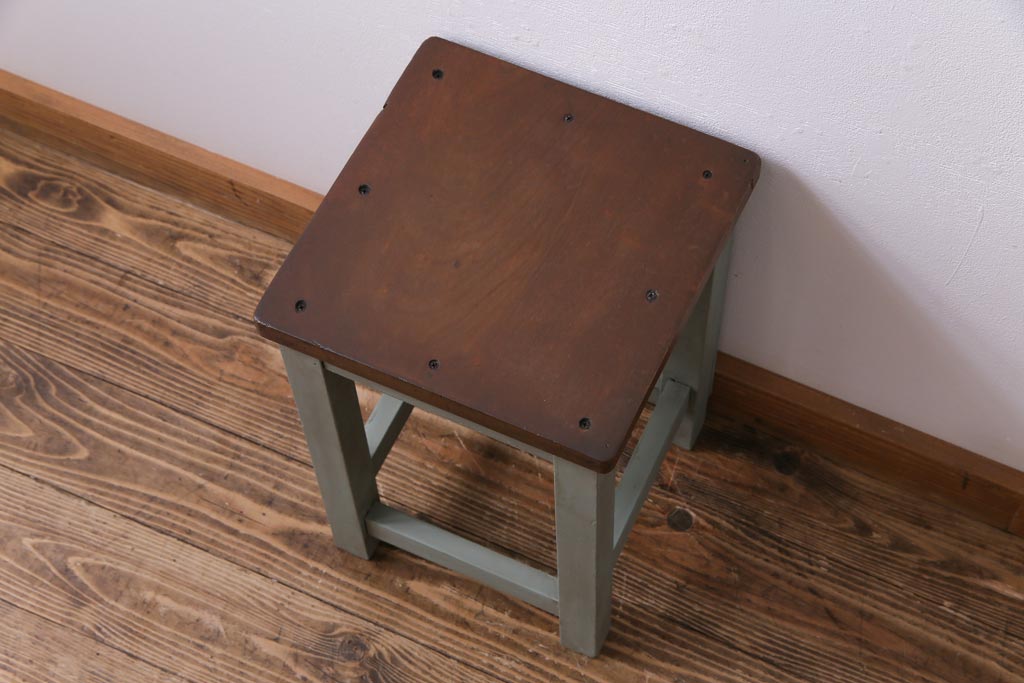 ペイント家具　ペイントカラーと板座の組み合わせが愛らしい角スツール(学校スツール、花台)(2)