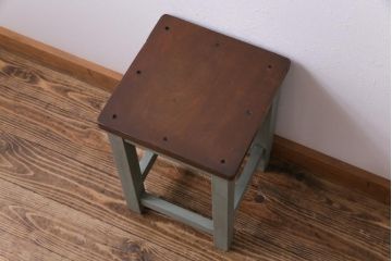ペイント家具　ペイントカラーと板座の組み合わせが愛らしい角スツール(学校スツール、花台)(2)