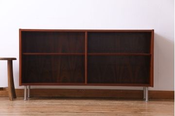 ヴィンテージ家具　北欧ビンテージ　ローズウッドプリント合板　赤い色味と杢目が目を引く薄型サイドボード(リビングボード、飾り棚)