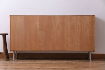 ヴィンテージ家具　北欧ビンテージ　ローズウッドプリント合板　赤い色味と杢目が目を引く薄型サイドボード(リビングボード、飾り棚)