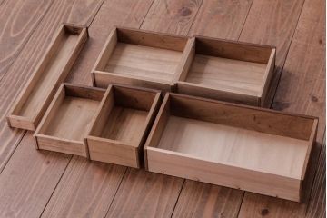 アンティーク雑貨　昭和レトロ　桑材　柔らかな風合いが特徴的な裁縫箱(小物収納、小引き出し)