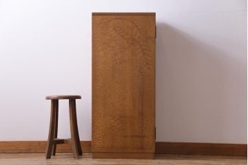 アンティーク家具　高級品　朴の木　三方彫刻　藤が上品な印象を与える小振りな収納棚(キャビネット、戸棚)(R-031661)