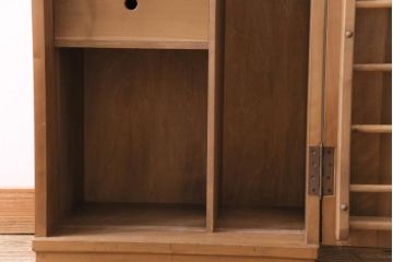 アンティーク家具　高級品　朴の木　三方彫刻　藤が上品な印象を与える小振りな収納棚(キャビネット、戸棚)(R-031661)