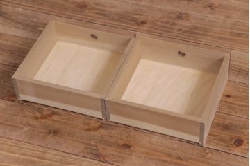 アンティーク家具　高級品　朴の木　三方彫刻　藤が上品な印象を与える小振りな収納棚(キャビネット、戸棚)(R-031661)