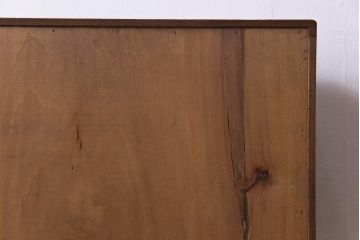 アンティーク家具　高級品　朴の木　三方彫刻　藤が上品な印象を与える小振りな収納棚(キャビネット、戸棚)(R-031661)