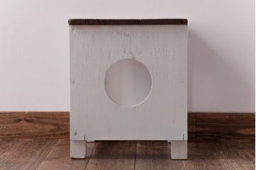 昭和中期　ペイント家具　ナチュラルな雰囲気が可愛らしい角スツール(淡い水色)