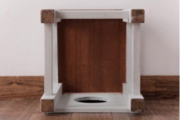 昭和中期　ペイント家具　ナチュラルな雰囲気が可愛らしい角スツール(淡い水色)