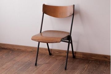 ヴィンテージ家具　イギリスビンテージ　鉄脚　レトロな味わいが格好いいスクールチェア(板座チェア、椅子)