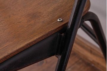 ヴィンテージ家具　イギリスビンテージ　鉄脚　レトロな味わいが格好いいスクールチェア(板座チェア、椅子)