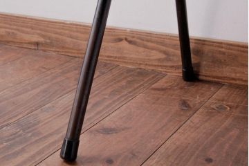 ヴィンテージ家具　イギリスビンテージ　鉄脚　レトロな味わいが格好いいスクールチェア(板座チェア、椅子)