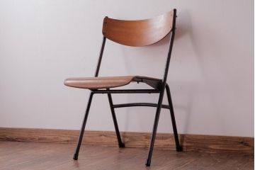 ヴィンテージ家具　イギリスビンテージ　鉄脚　レトロな味わいが格好いいスクールチェア(板座チェア、椅子)(1)