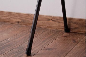 ヴィンテージ家具　イギリスビンテージ　鉄脚　レトロな味わいが格好いいスクールチェア(板座チェア、椅子)(1)