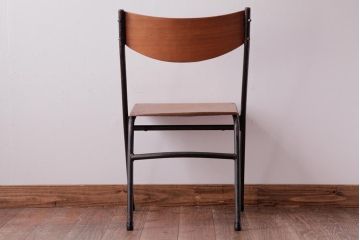ヴィンテージ家具　イギリスビンテージ　鉄脚　レトロな味わいが格好いいスクールチェア(板座チェア、椅子)(1)