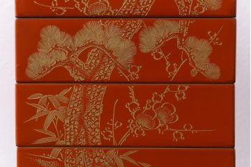 アンティーク雑貨　昭和期　共箱付き　松竹梅　鮮やかな朱色が目を引く五段重箱(和食器)