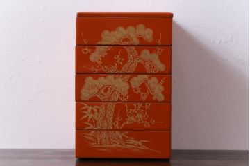 アンティーク雑貨　昭和期　共箱付き　松竹梅　鮮やかな朱色が目を引く五段重箱(和食器)