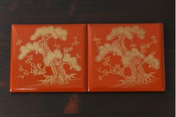 アンティーク雑貨　昭和期　共箱付き　松竹梅　鮮やかな朱色が目を引く五段重箱(和食器)