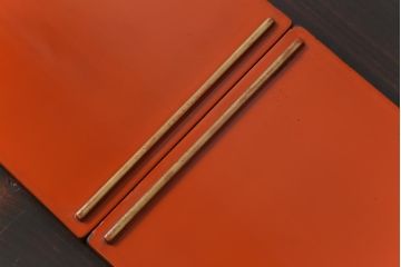 アンティーク雑貨　昭和期　共箱付き　松竹梅　鮮やかな朱色が目を引く五段重箱(和食器)