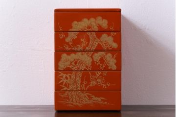 アンティーク雑貨　昭和期　共箱付き　松竹梅　鮮やかな朱色が目を引く五段重箱(和食器)