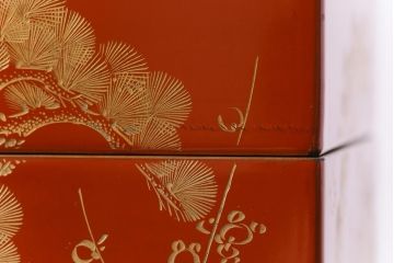 アンティーク雑貨　昭和期　共箱付き　松竹梅　鮮やかな朱色が目を引く五段重箱(和食器)