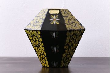 アンティーク雑貨　ガラス工芸品　窯彩硝子　雨宮喜能登作　鮮やかな色彩が目を惹く花瓶(ディスプレイ)