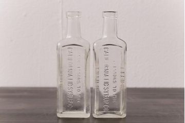 アンティーク雑貨　ビンテージ　CALIFORNIA FIG SYRUP　ディスプレイに活躍するガラスビン(瓶、ボトル)2本セット
