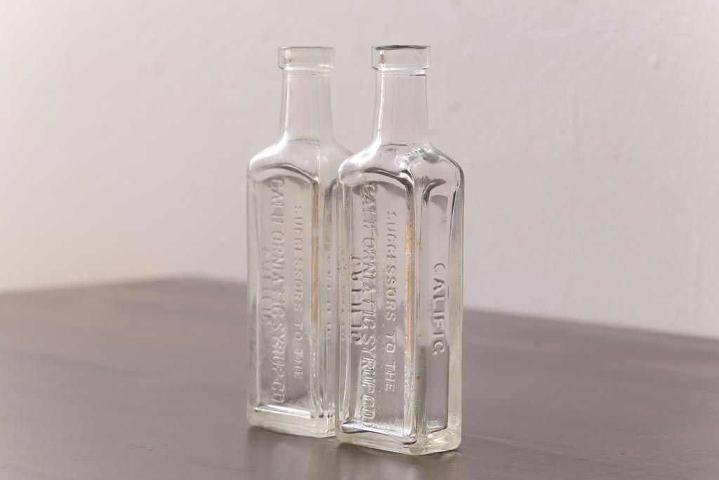 アンティーク雑貨　ビンテージ　CALIFORNIA FIG SYRUP　ディスプレイに活躍するガラスビン(瓶、ボトル)2本セット