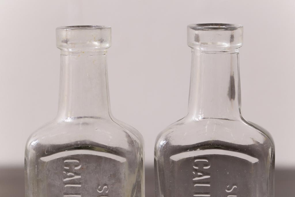 アンティーク雑貨　ビンテージ　CALIFORNIA FIG SYRUP　ディスプレイに活躍するガラスビン(瓶、ボトル)2本セット