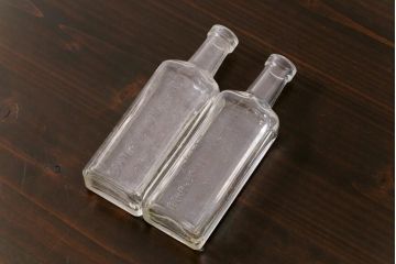 アンティーク雑貨　ビンテージ　CALIFORNIA FIG SYRUP　ディスプレイに活躍するガラスビン(瓶、ボトル)2本セット