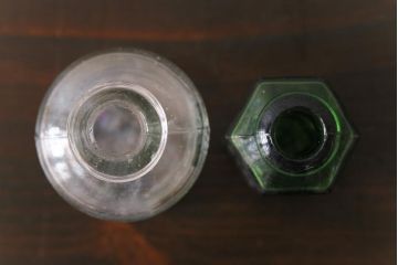 アンティーク雑貨　イギリスビンテージ　ジャンクな雰囲気がおしゃれな小瓶(ガラスビン、薬瓶、ボトル)2個セット