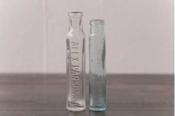 アンティーク雑貨　イギリスビンテージ　スリムで格好良いボトル(ガラスビン、瓶)2本セット