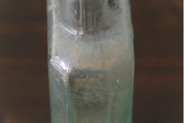 アンティーク雑貨　イギリスビンテージ　MANOR VINEGAR　エンボスが格好いいお酢のガラスビン(ボトル、瓶)2個セット