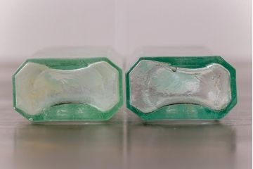 アンティーク雑貨　イギリスビンテージ　MANOR VINEGAR　エンボスが格好いいお酢のガラスビン(ボトル、瓶)2個セット