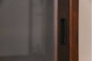 ラフジュ工房オリジナル　建具リメイク　色ガラスがおしゃれな収納棚(サイドボード、戸棚)