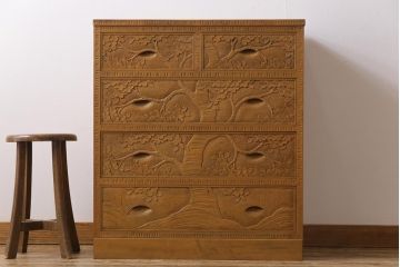 中古美品　伝統工芸　軽井沢彫り　職人による緻密な彫りが魅力の小振りなチェスト(衣装箪笥、整理箪笥、引き出し)