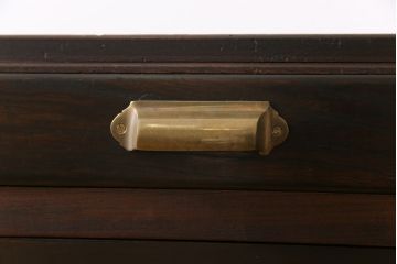 アンティーク家具　和製アンティーク　栗材　ネームプレート付き　シックな佇まいの脚付きドロワー(引き出し、チェスト)