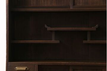 アンティーク家具　和製アンティーク　倹飩付き　経年により味わいを増したヒノキ材製の茶棚(茶箪笥、飾り棚、収納棚)
