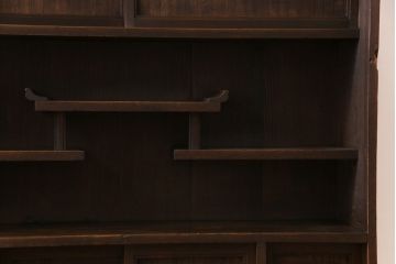 アンティーク家具　和製アンティーク　倹飩付き　経年により味わいを増したヒノキ材製の茶棚(茶箪笥、飾り棚、収納棚)