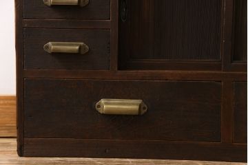 アンティーク家具　和製アンティーク　倹飩付き　経年により味わいを増したヒノキ材製の茶棚(茶箪笥、飾り棚、収納棚)