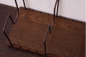 アンティーク雑貨　昭和レトロ　ナラ材　シャビーな質感のシンプルなブックスタンド(本立て)