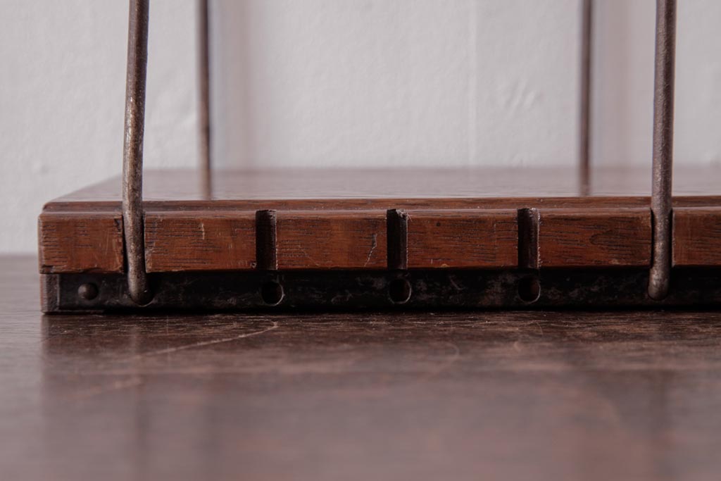 アンティーク雑貨　昭和レトロ　ナラ材　シャビーな質感のシンプルなブックスタンド(本立て)