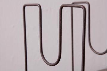 アンティーク雑貨　昭和レトロ　ナラ材　シャビーな質感のシンプルなブックスタンド(本立て)