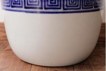アンティーク雑貨　昭和初期　雷文模様　エキゾチックな雰囲気の瀬戸火鉢(鉢カバー)