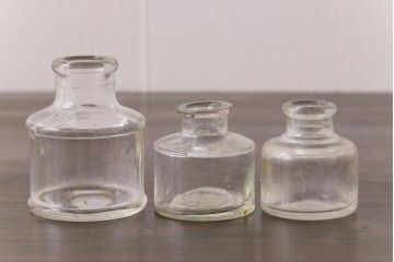 アンティーク雑貨　イギリスビンテージ　古びた質感が味わい深い小瓶(ガラスビン)3個セット