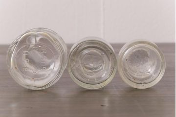 アンティーク雑貨　イギリスビンテージ　古びた質感が味わい深い小瓶(ガラスビン)3個セット