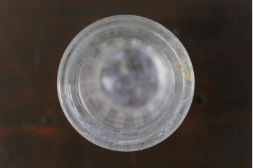 アンティーク雑貨　イギリスビンテージ 凹凸のあるデザインが可愛らしいエンボス入り小瓶(ガラスビン、ミニボトル)2個セット