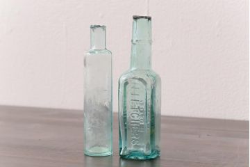 アンティーク雑貨　イギリスビンテージ　ジャンクスタイルにぴったりのボトル(ガラスビン、瓶)2本セット(2)